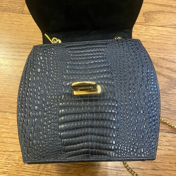 Neiman Marcus Croc-Embossed Chain Bag - Picture 7 of 13